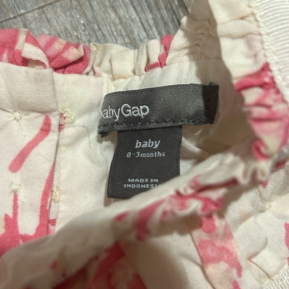 Baby gap dress size 0-3 months pink and white - Picture 2 of 3
